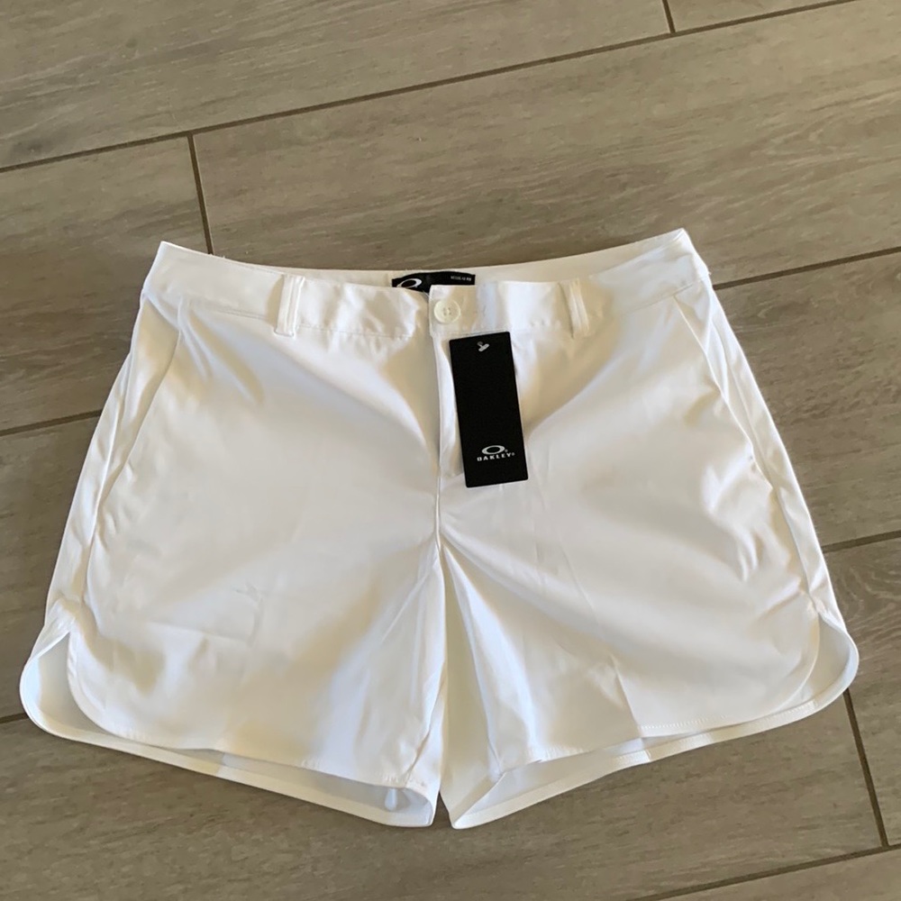 NWT White Oakley golf shorts